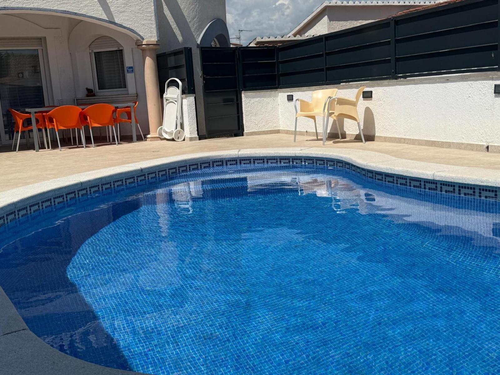 Raquel Koky Villa Empuriabrava Bagian luar foto